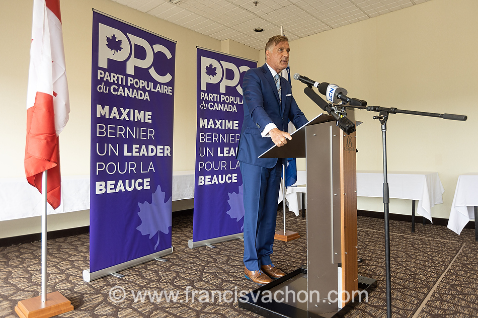 Maxime Bernier, chef du PPC, s’adresse aux médias lors du lancement de sa campagne électoral à l’hôtel Georgesville de St-George de Beauce la 20 août 2021. 