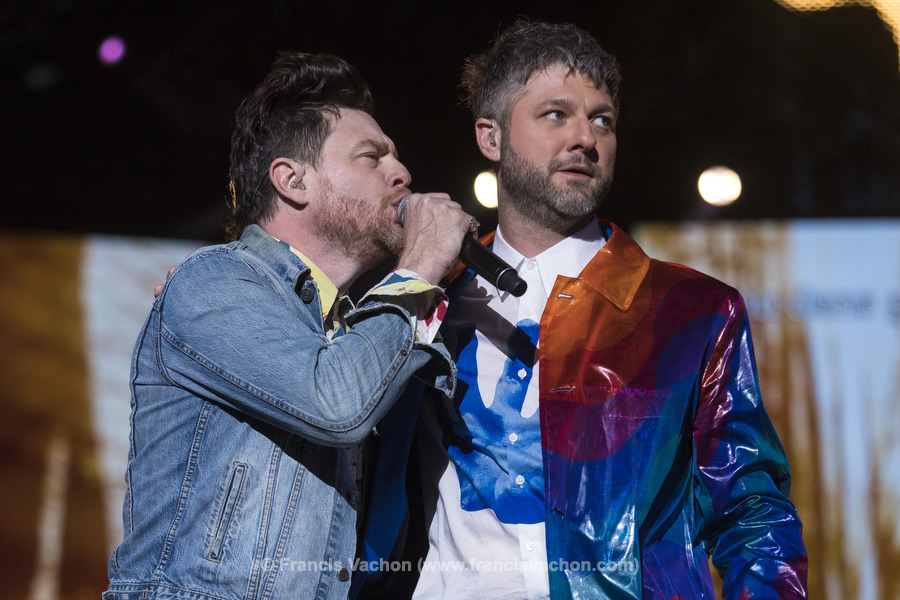 Yann Perreau et Pierre Lapointe chantent sur scène lors de la fête nationale du Québec sur les Plaines d'Abraham à Québec le 23 juin 2019. Photo Francis Vachon pour Le Devoir.
