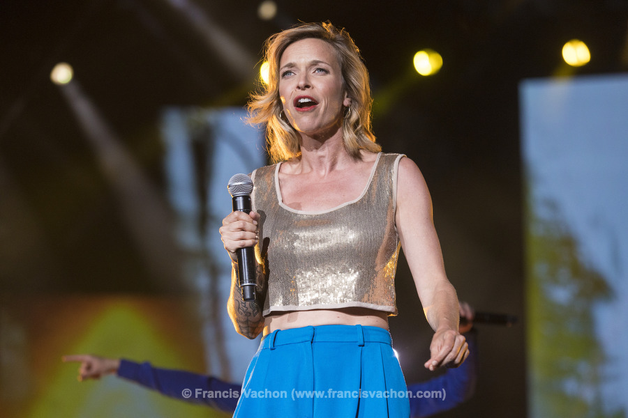 Brigitte Boisjoli chante sur scène lors de la fête nationale du Québec sur les Plaines d'Abraham à Québec le 23 juin 2019. Photo Francis Vachon pour Le Devoir.