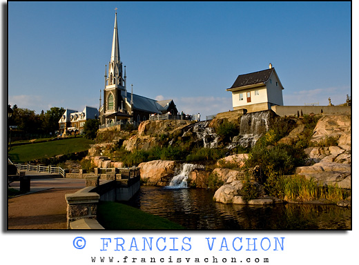 “petite maison blanche” (little white house), symbol of the 1996 déluge du Saguenay (Saguenay flood)